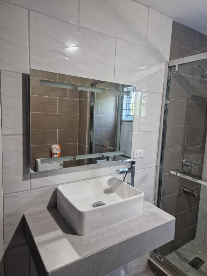 Amharic Hotell Kingston Exteriör bild