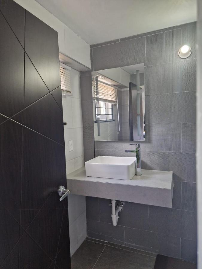 Amharic Hotell Kingston Exteriör bild
